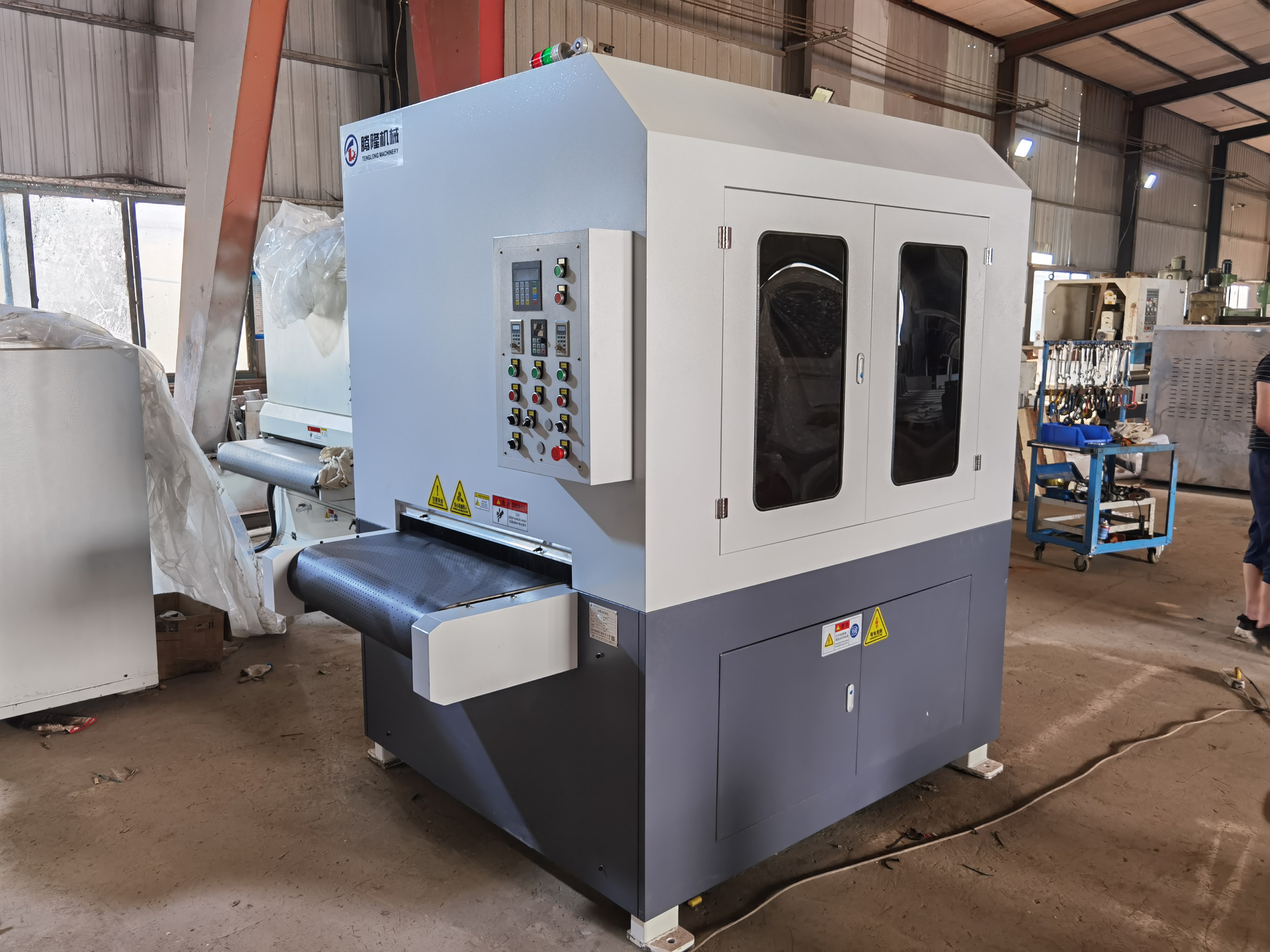 800寬真空吸附去毛刺機(jī)